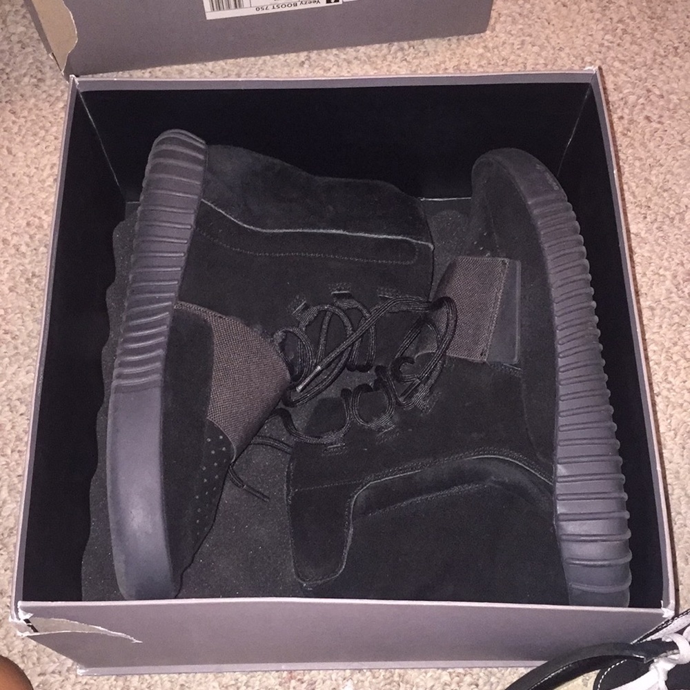 Authentic BLACK YEEZY BOOST 750